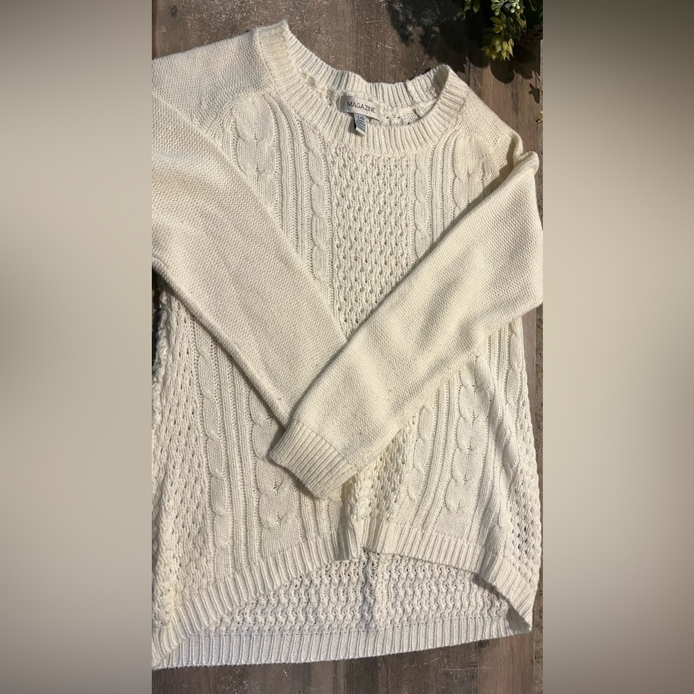 Magazine Long Sleeve Knit Scoop Neck Sweater Large